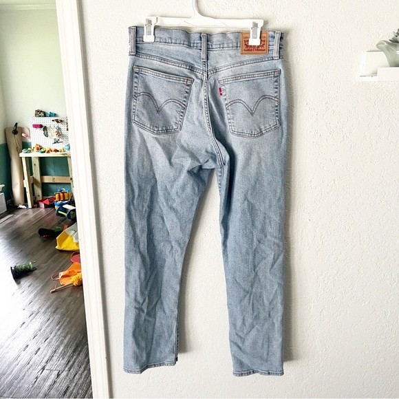 Levi's Jeans Women's 31 Wedgie Straight Knee Hole Light Wash Button Fly - Picture 6 of 8